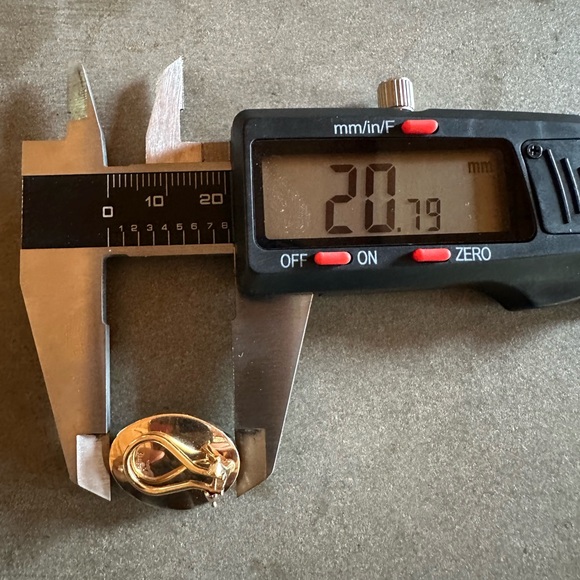 ILLUMINATING ESTATE TAMBETTI 14K BEZELED CABOCHON AQUAMARINE CLIP ON EARRINGS - Picture 11 of 12